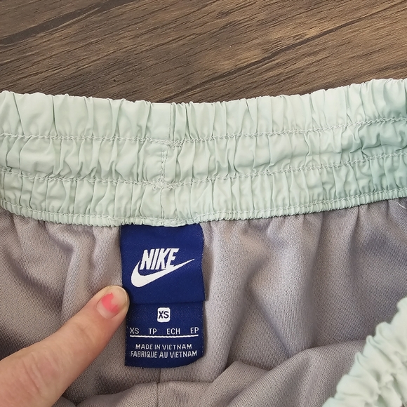 Nike shorts - Picture 3 of 12